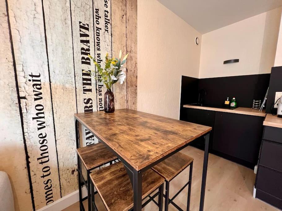 Appartement Climatise 4Prsn Au Pied De La Citadelle Besançon Esterno foto